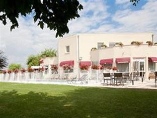 Agoda.com Apartments & Hotels France 