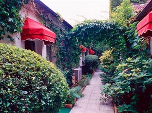 Agoda.com Apartments & Hotels France 