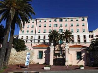 Agoda.com Apartments & Hotels France 