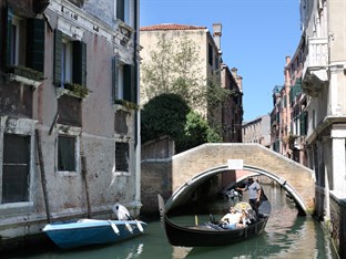 Agoda.com Italy Apartments & Hotels