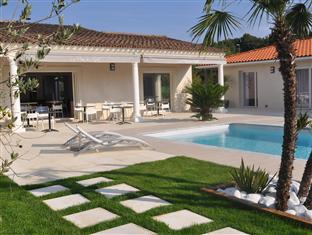 Agoda.com Apartments & Hotels France 