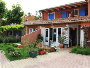 Agoda.com Apartments & Hotels France 
