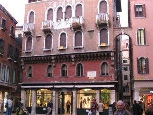 Agoda.com Italy Apartments & Hotels